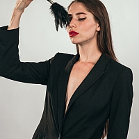 Тиклер Burlesque Plume Black
