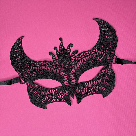 Маска черная уплотненная с рожками